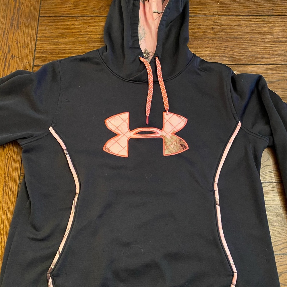 Women’s under armor sweat shirt